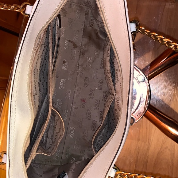 white with gold logo michael kors purse - Picture 4 of 5